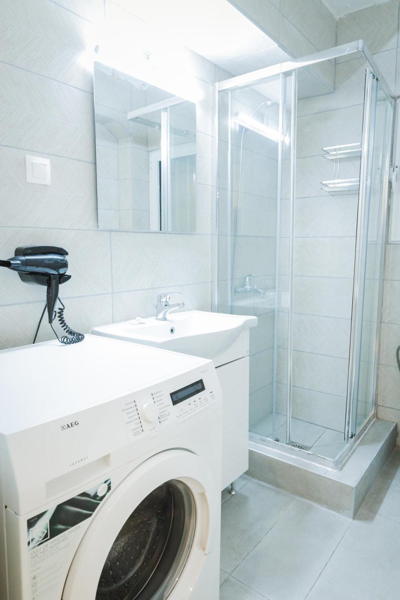 Stylish Apt W Jacuzzi, 5 Min To White Tower เทสซาโลนิกิ ภายนอก รูปภาพ